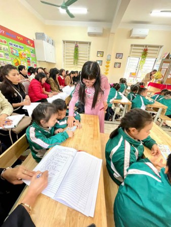 TRƯỜNG TIỂU HỌC NGHI PHÚ 1 TỔ CHỨC CHUYÊN ĐỀ CẤP CỤM: HỌC THÔNG QUA CHƠI