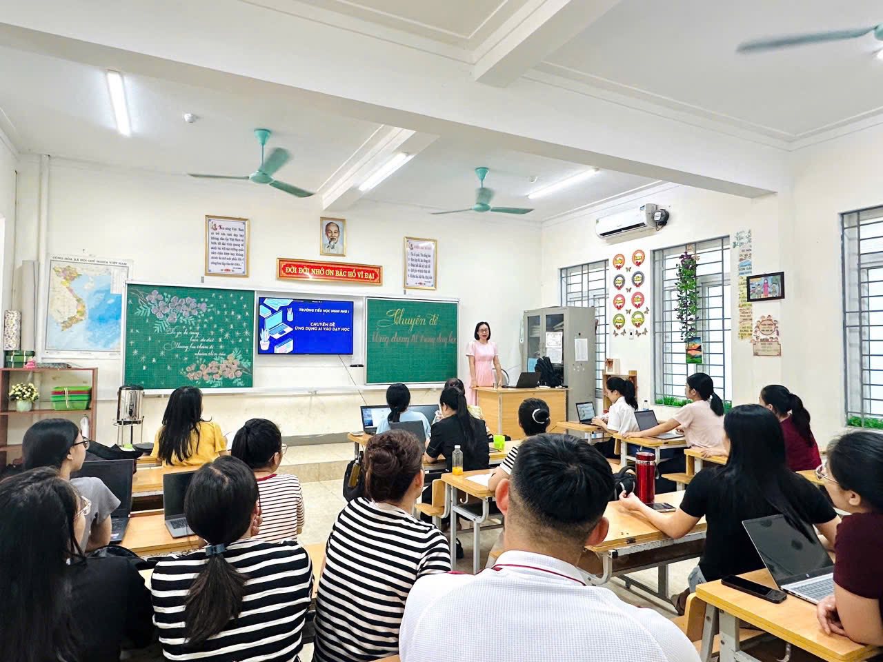 CHUYÊN MÔN TRƯỜNG TIỂU HỌC NGHI PHÚ 1 TỔ CHỨC THÀNH CÔNG CHUYÊN ĐỀ "ỨNG DỤNG CÔNG NGHỆ AI TRONG DẠY HỌC"